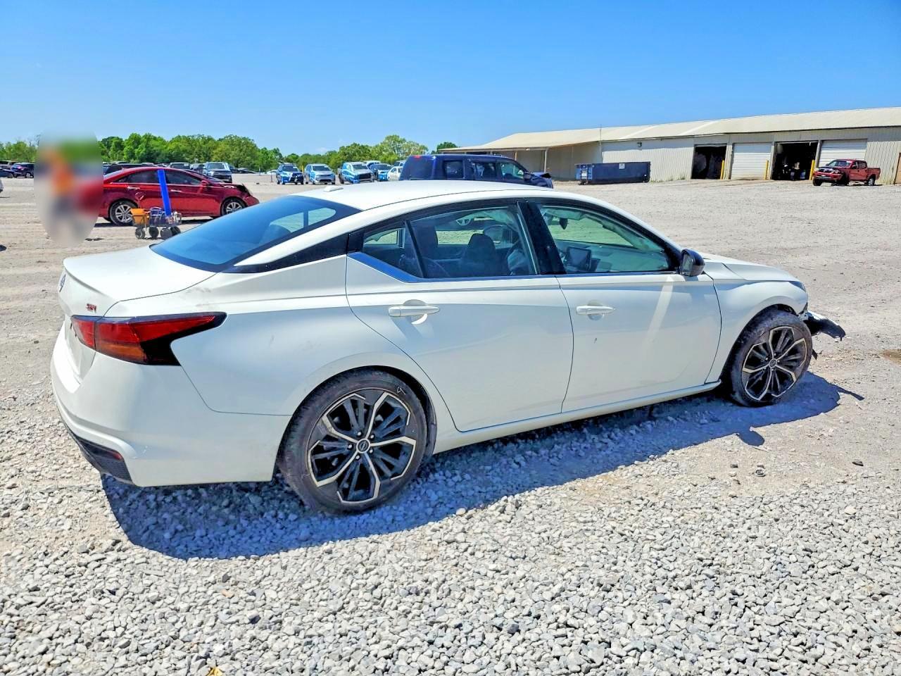 2024 Nissan Altima Sr - Фото 3