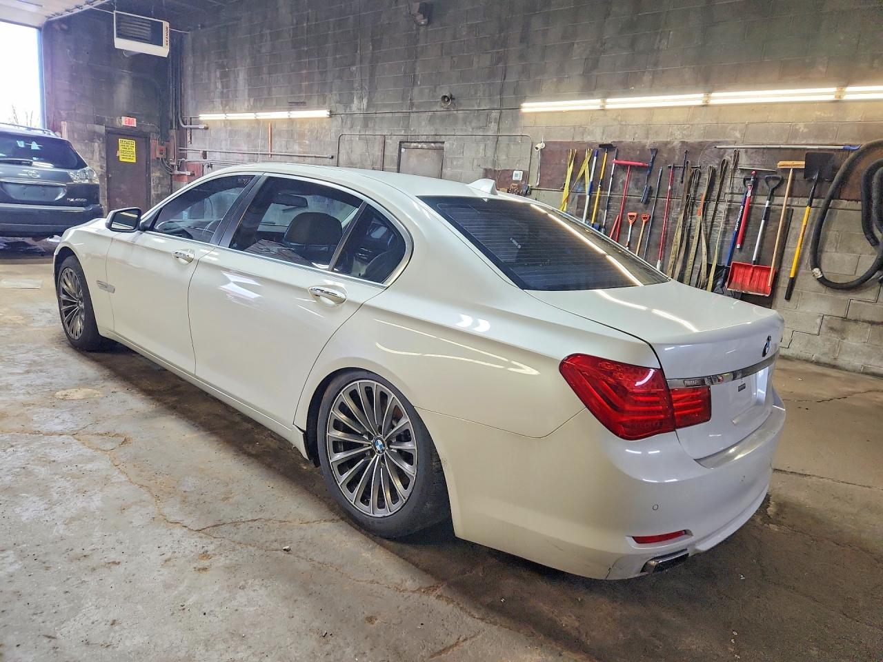 2011 BMW 740 Li - Фото 2