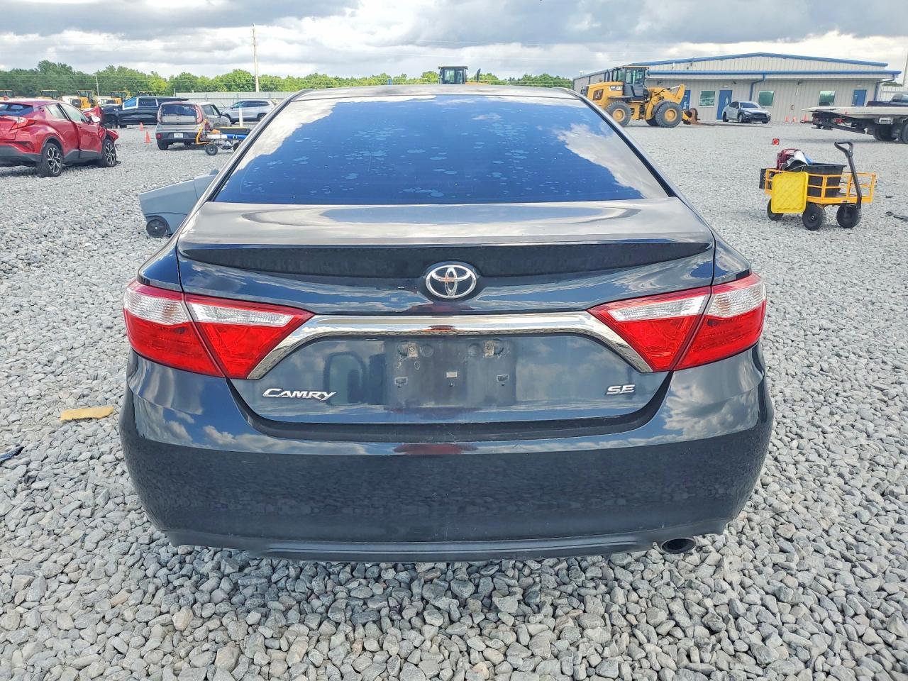 2017 Toyota Camry Se - Фото 6