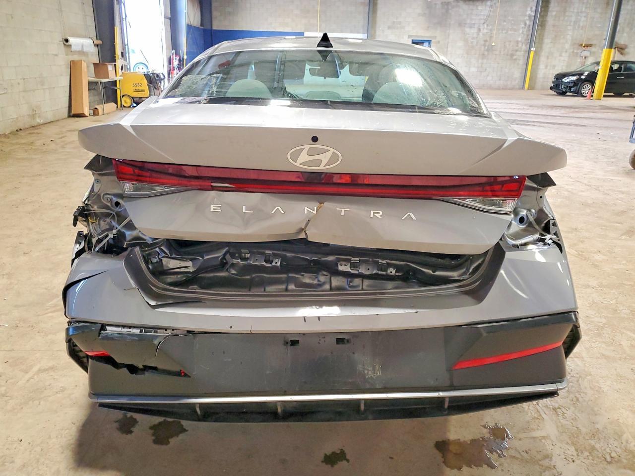 2025 Hyundai Elantra Sel - Image 6