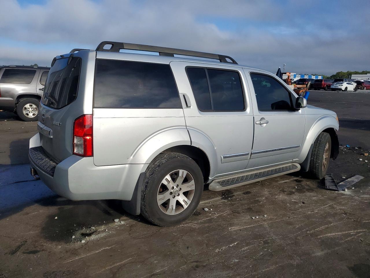 2011 Nissan Pathfinder S - Фото 3