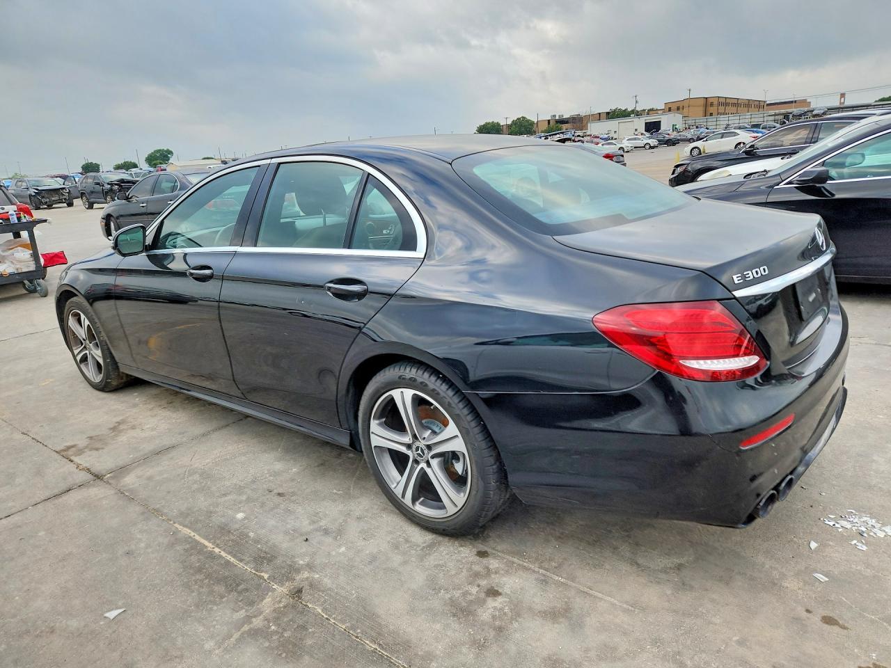 2019 Mercedes-Benz E 300 - Фото 2