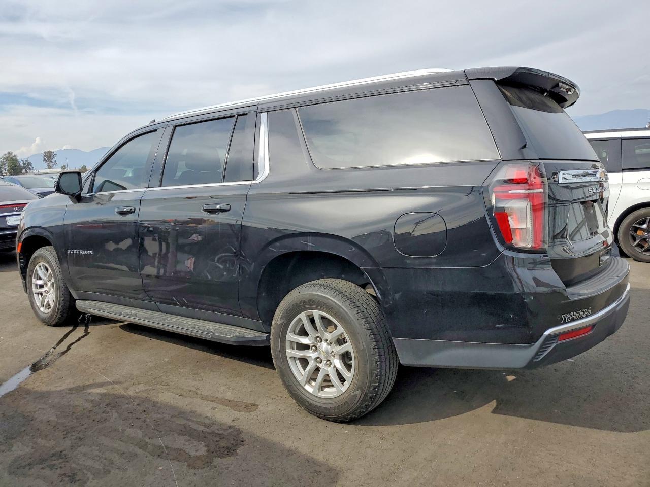 2021 Chevrolet Suburban C1500 Lt - Фото 2