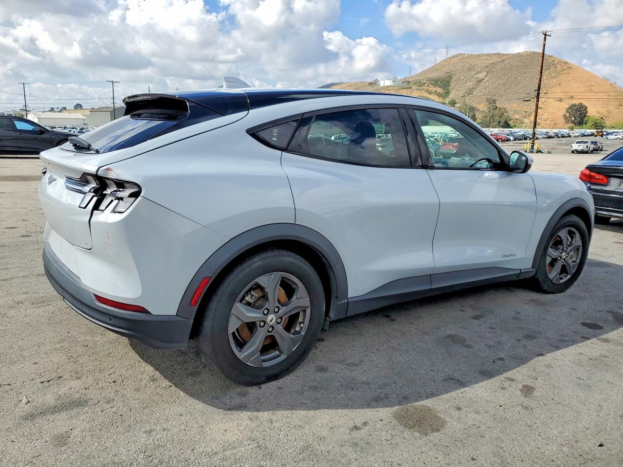 2022 Ford Mustang Mach-E Select - Image 3