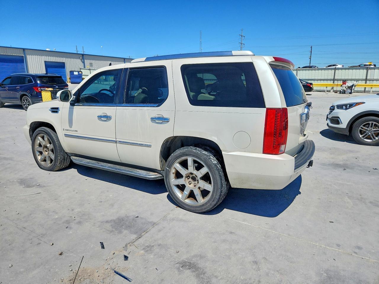 2008 Cadillac Escalade Luxury - Image 2