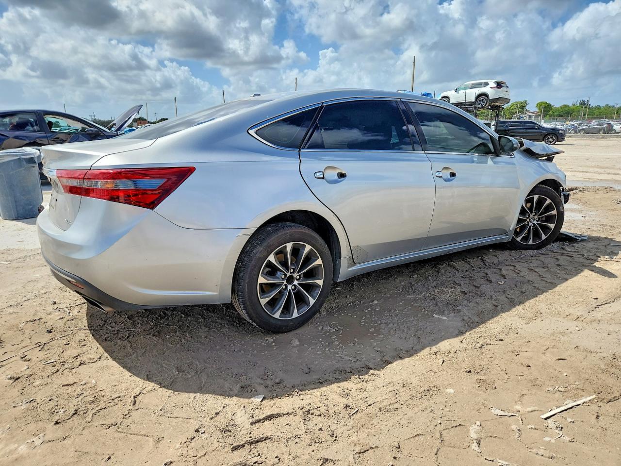 2016 Toyota Avalon Xle - Image 3