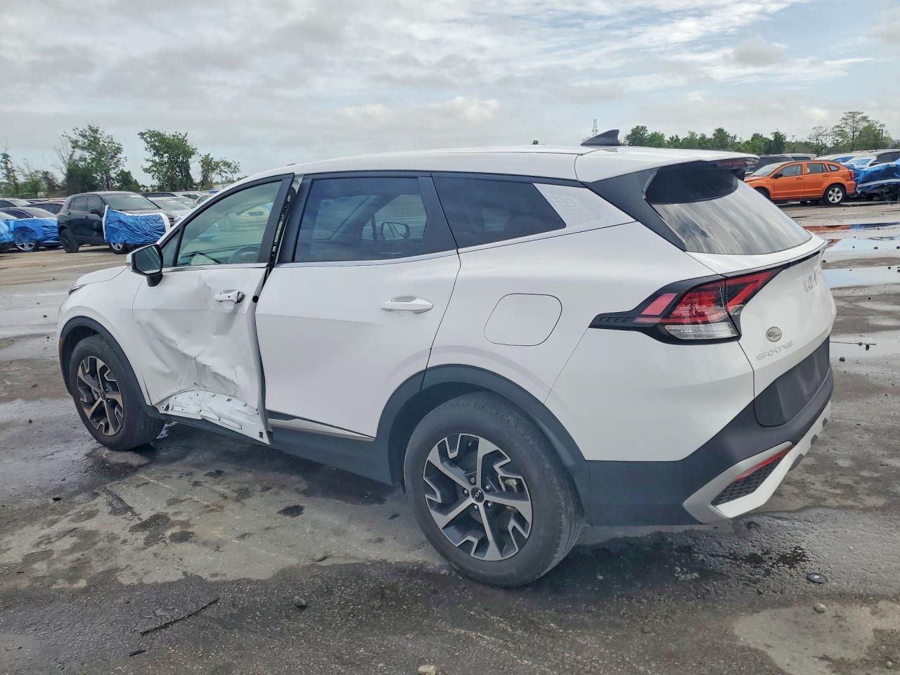 2025 Kia Sportage Ex - Image 2