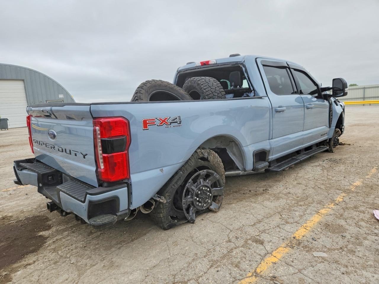 2024 Ford F250 Super Duty - Фото 3