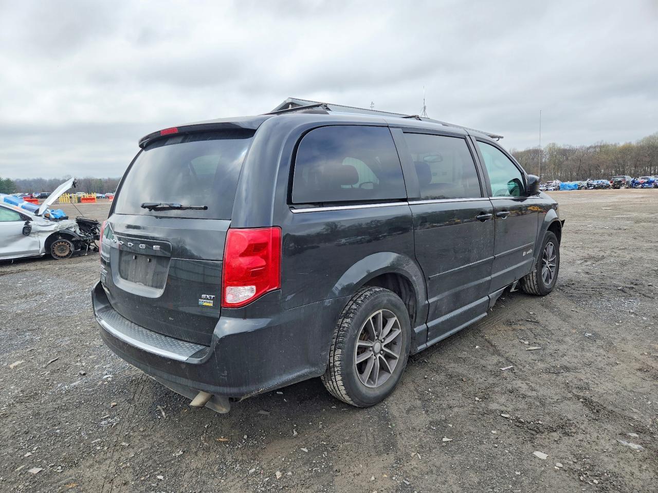 2017 Dodge Grand Caravan Sxt - Image 3