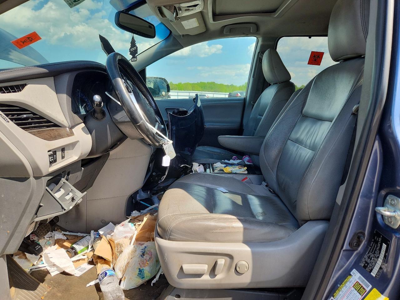 2015 Toyota Sienna Xle 8-Passenger - Image 7