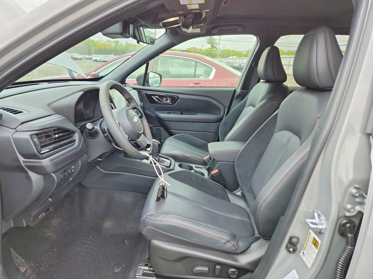 2025 Subaru Forester Touring - Фото 7