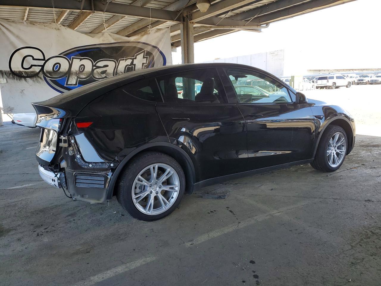 2023 Tesla Model Y - Image 3