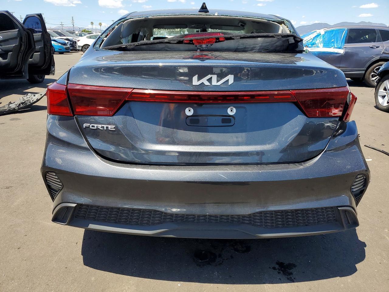 2024 Kia Forte Lxs - Image 6