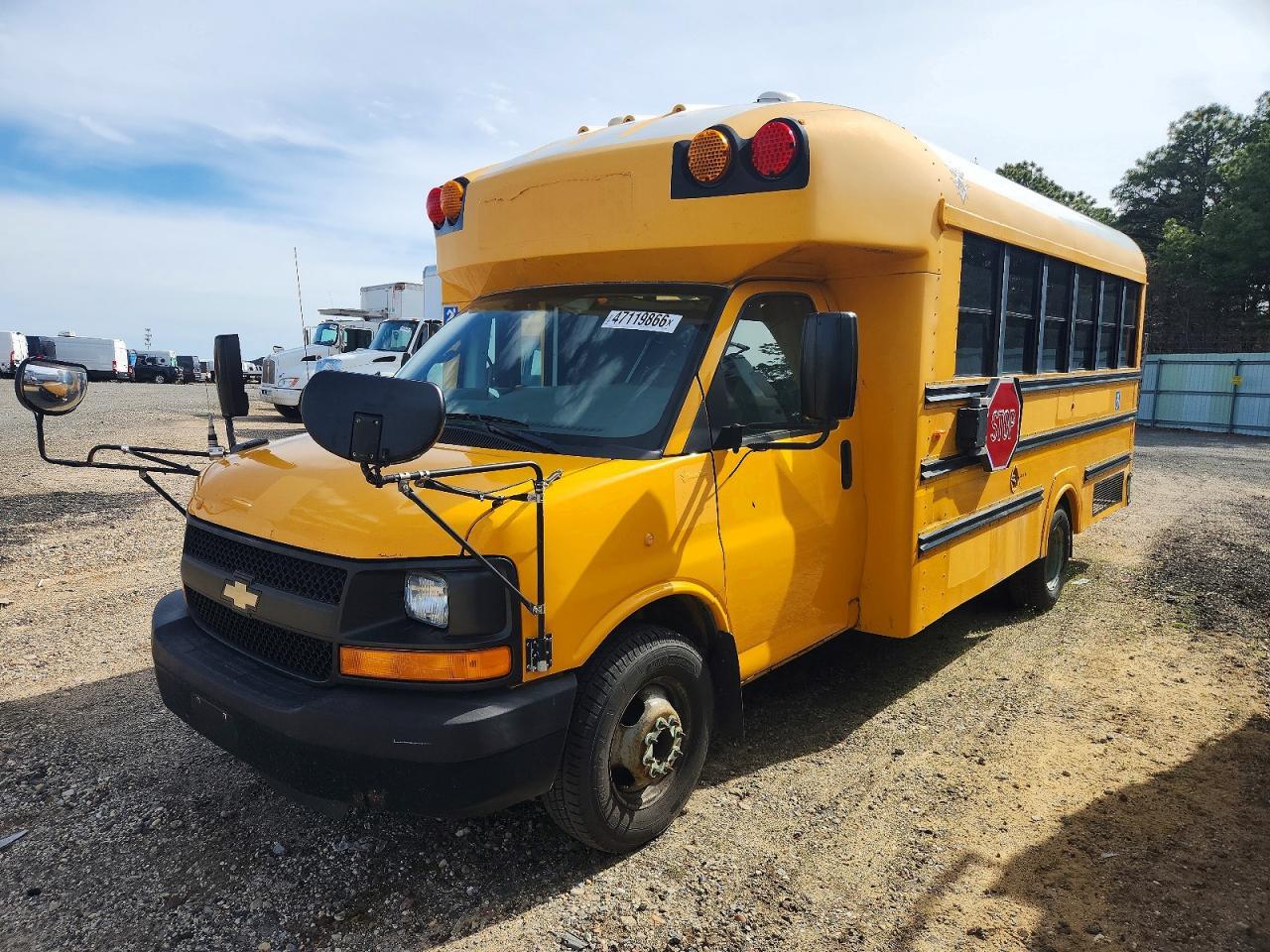 2012 Chevrolet Express School Bus - Фото 2