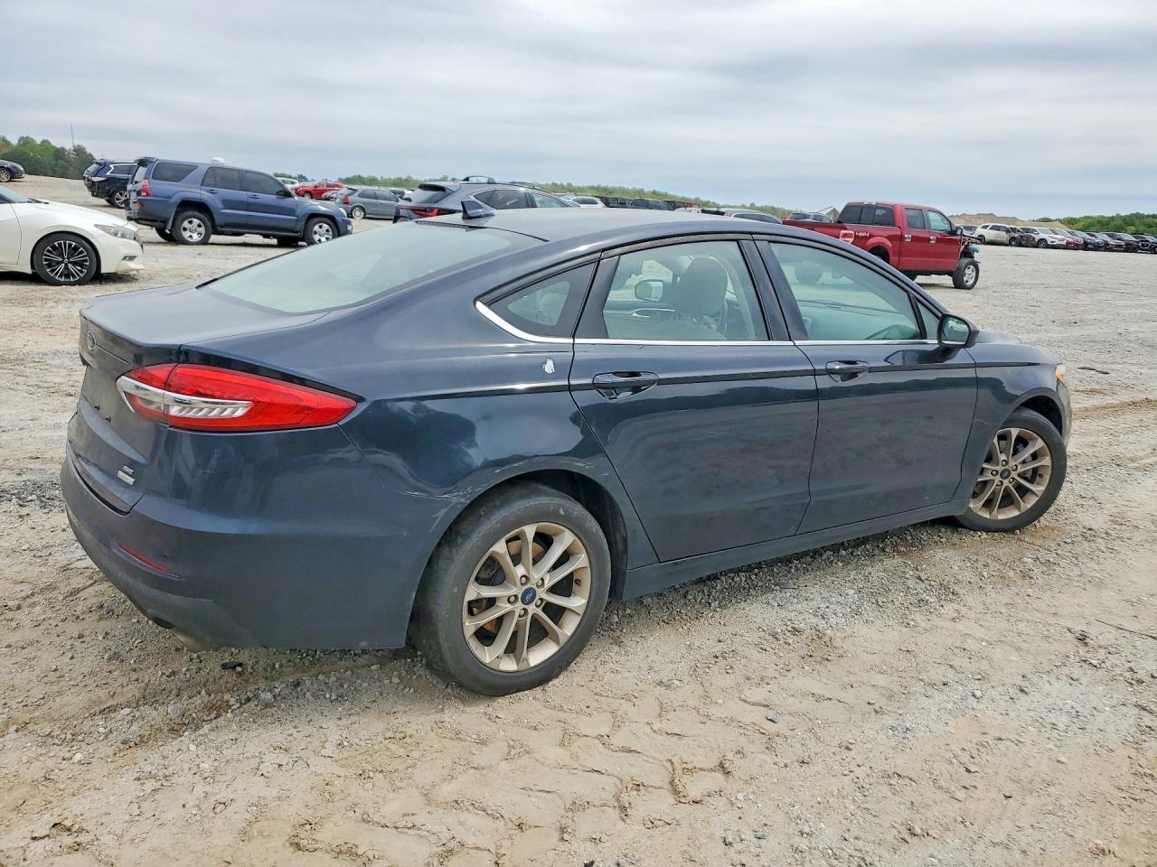2020 Ford Fusion Se - Фото 3