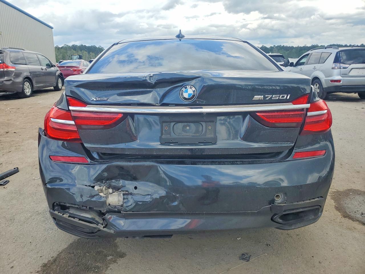 2018 BMW 750 Xi - Фото 6
