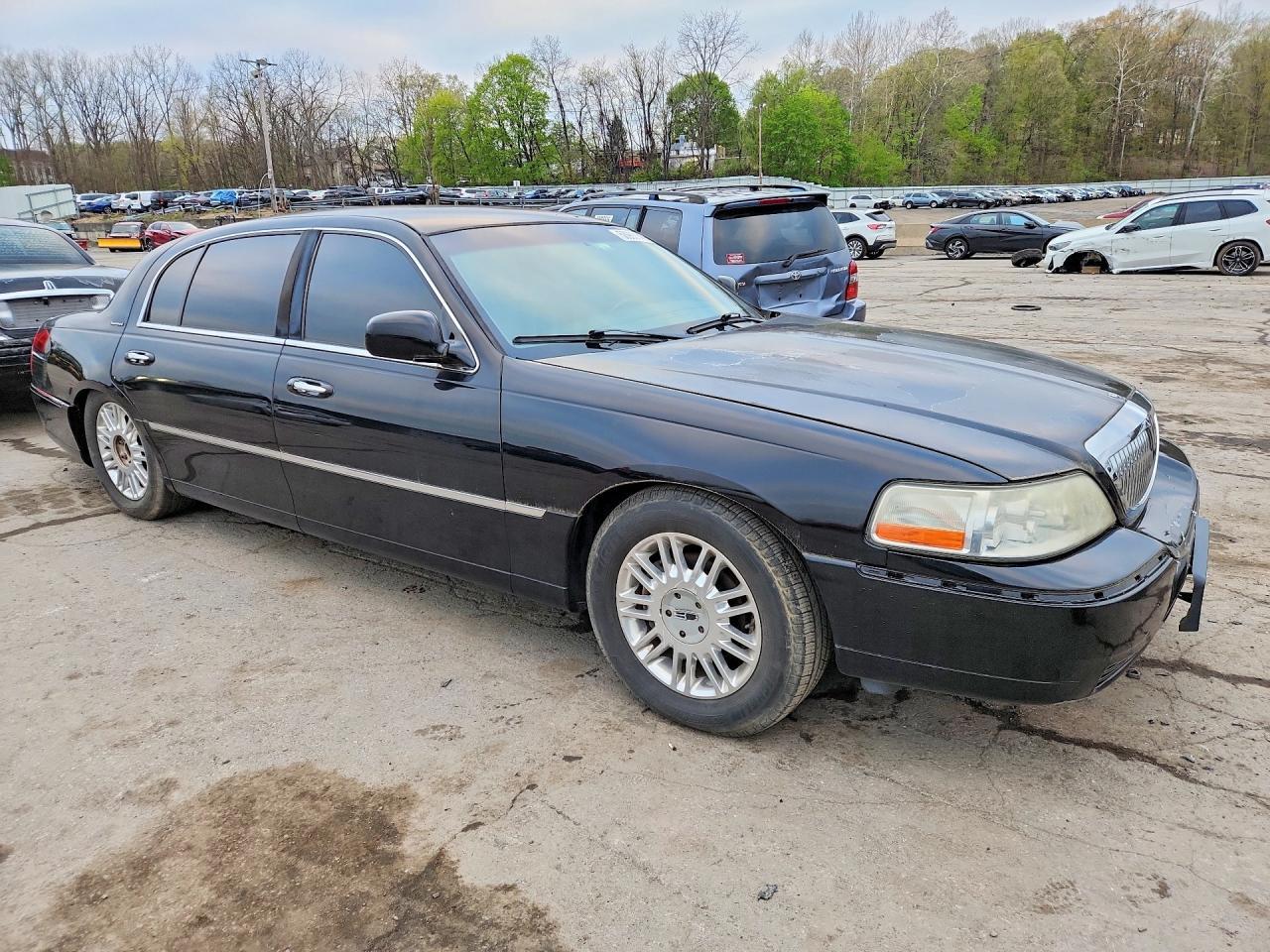 2011 Lincoln Town Car Signature Long Wheelbase - Фото 4