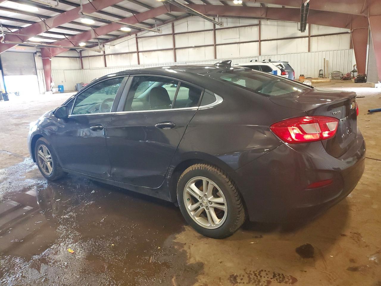 2017 Chevrolet Cruze Lt - Фото 2