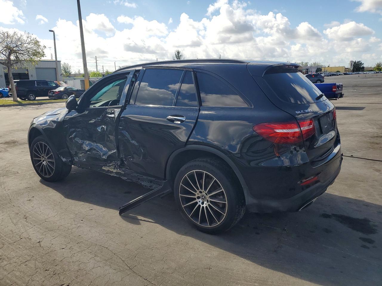 2019 Mercedes-Benz Glc 300 - Image 2