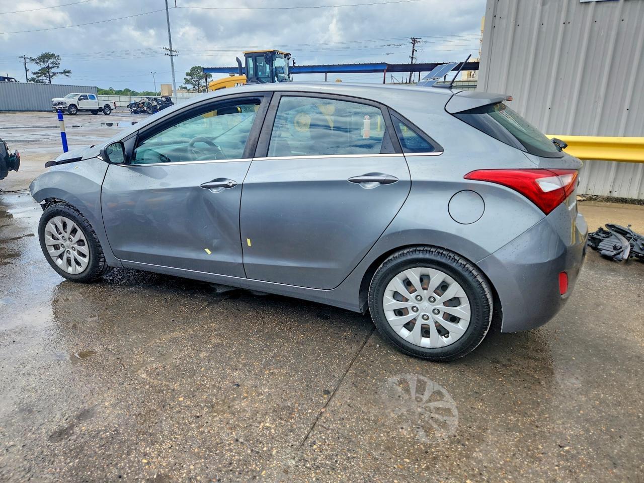 2017 Hyundai Elantra Gt Base - Фото 2