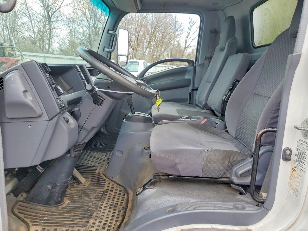 2009 Isuzu Npr Delivery Truck - Image 7