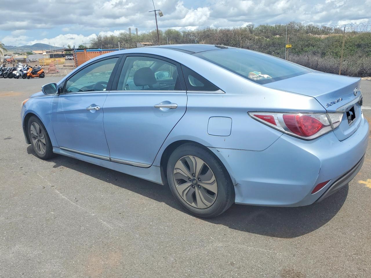 2014 Hyundai Sonata Hybrid Limited - Image 2