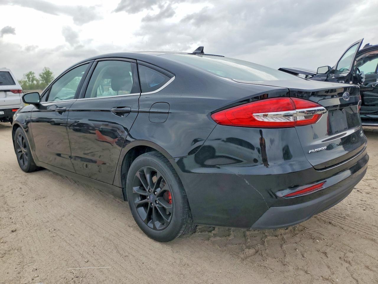 2020 Ford Fusion Se - Фото 2