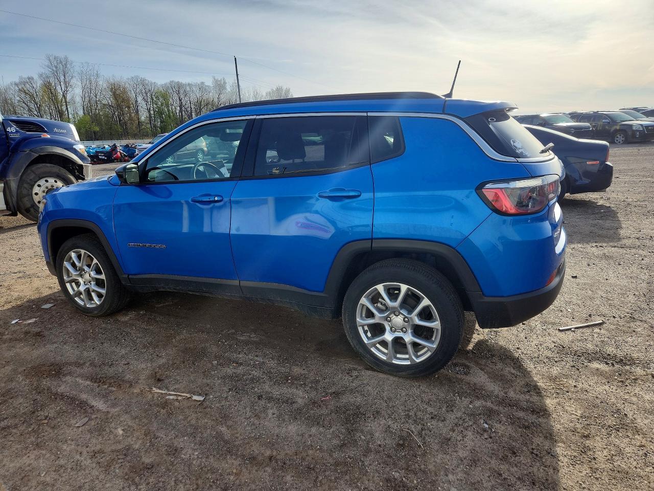 2024 Jeep Compass Latitude Lux - Фото 2