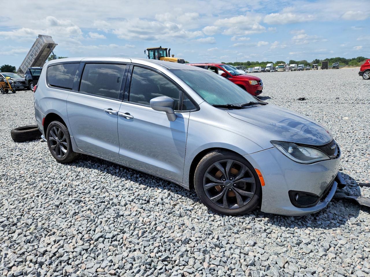 2020 Chrysler Pacifica Touring - Фото 4