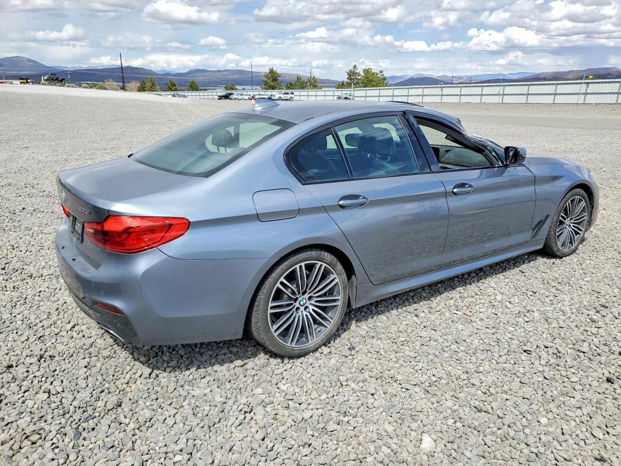 2019 BMW 530 I - Image 3