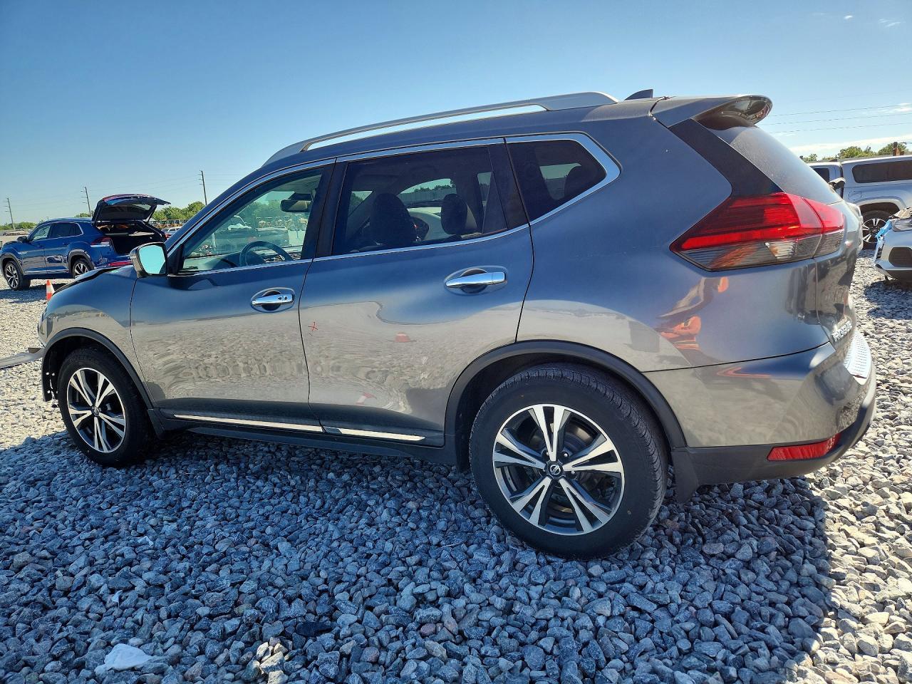 2017 Nissan Rogue Sl - Image 2