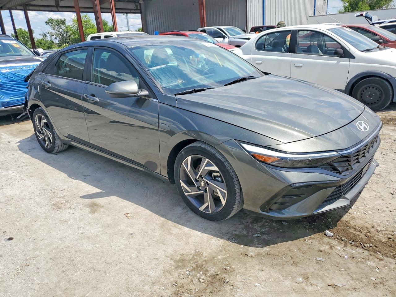 2025 Hyundai Elantra Limited - Image 4
