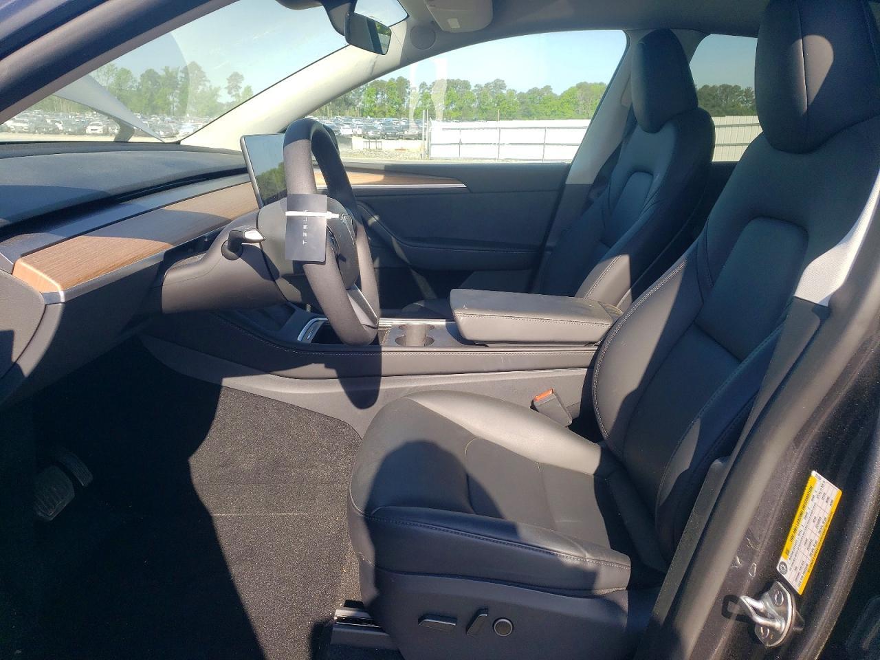 2025 Tesla Model Y - Фото 7