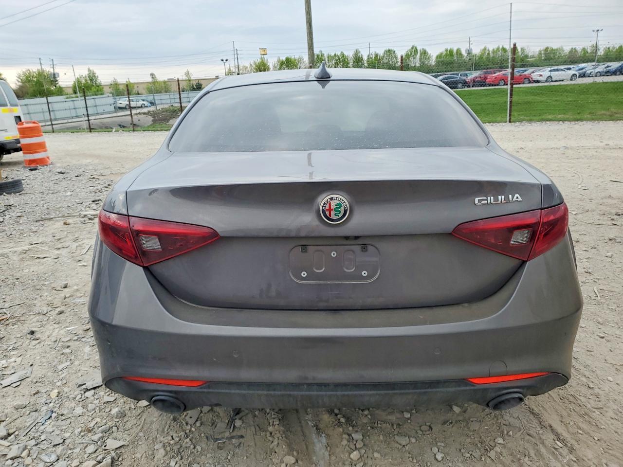 2022 Alfa Romeo Giulia - Image 6