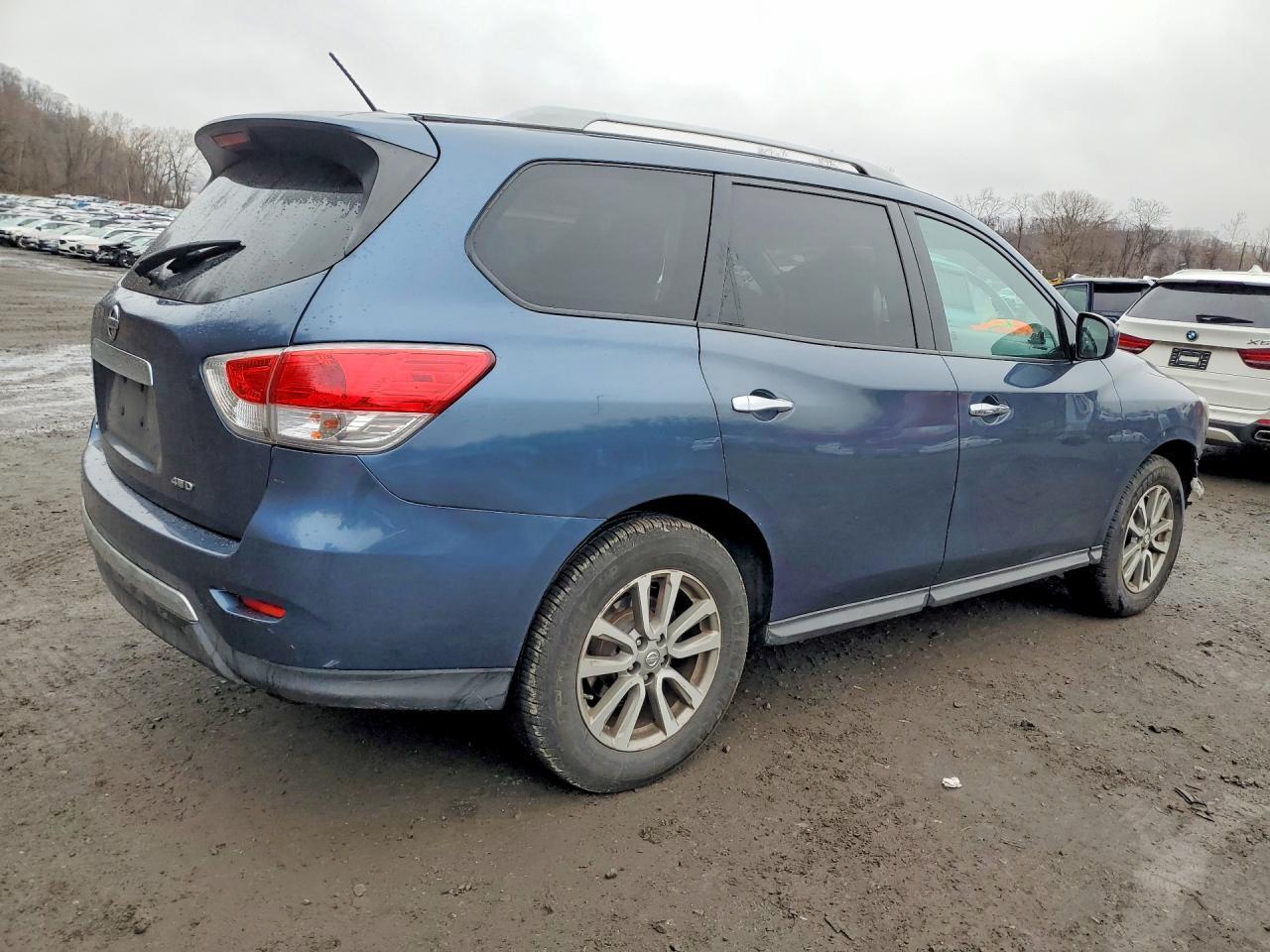2016 Nissan Pathfinder S - Image 3