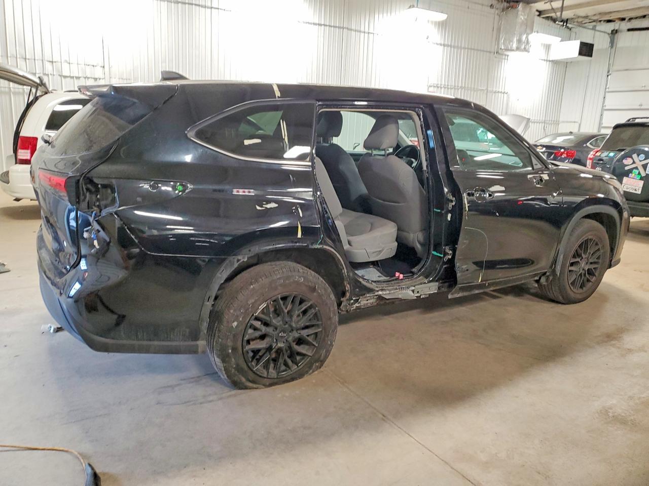 2022 Toyota Highlander Le - Фото 3