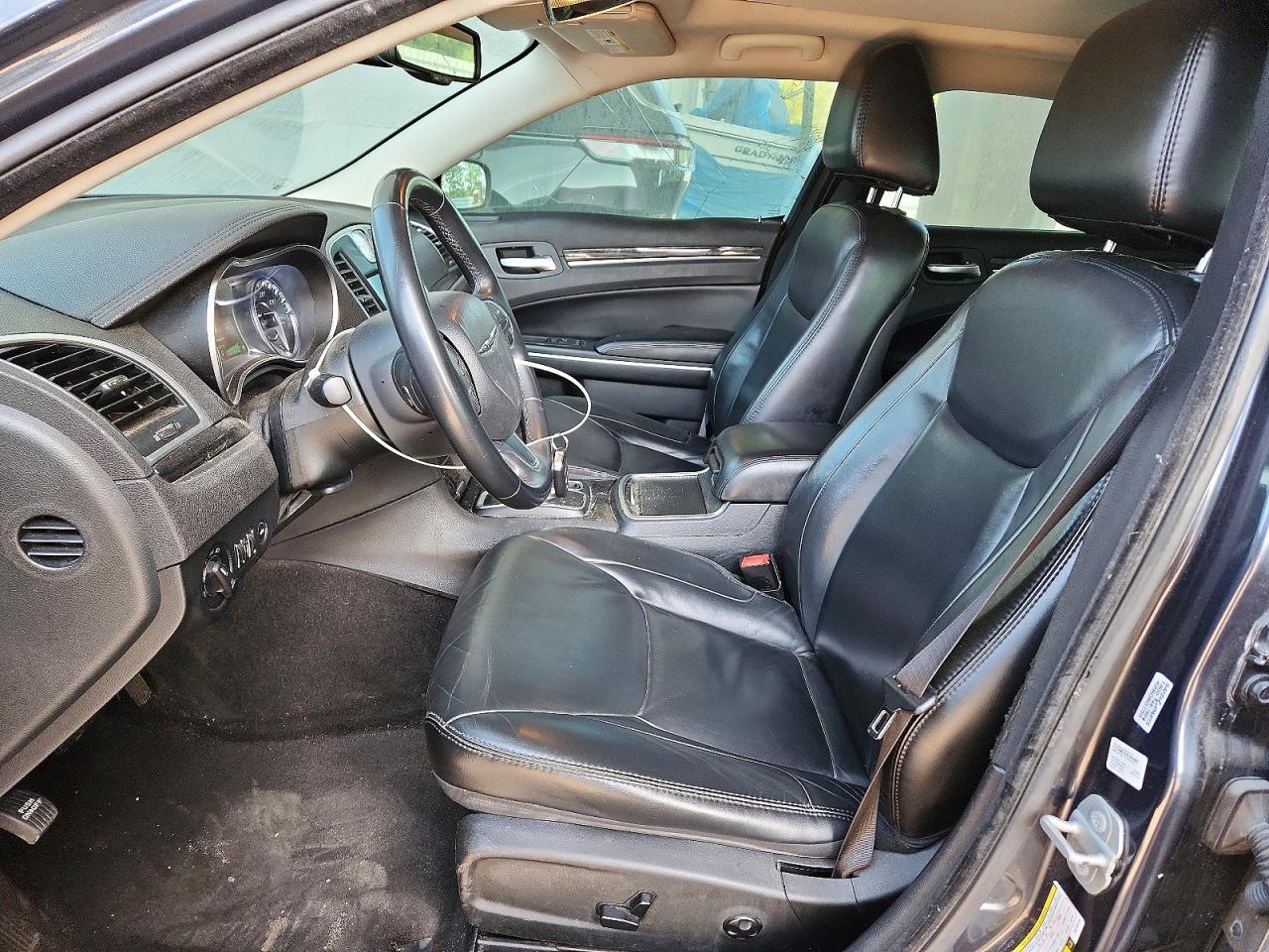 2016 Chrysler 300 - Image 7