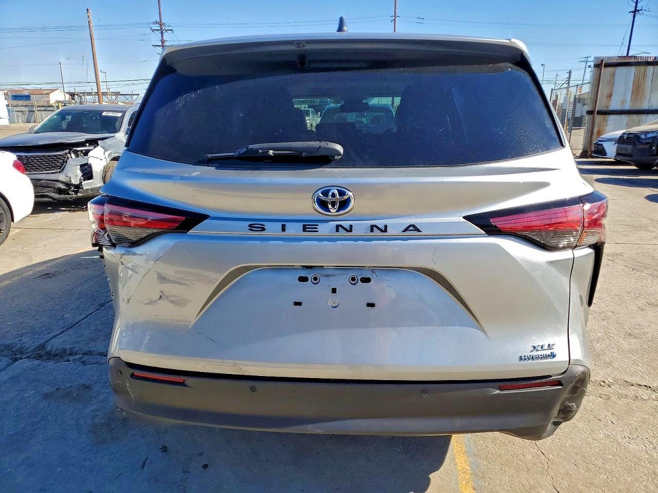 2021 Toyota Sienna Xle 8-Passenger - Фото 6