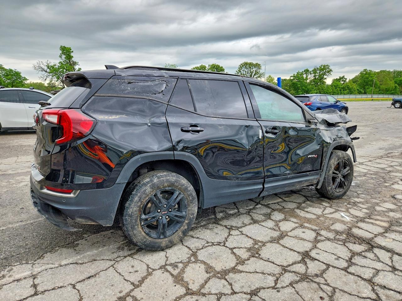 2022 GMC Terrain - Image 3