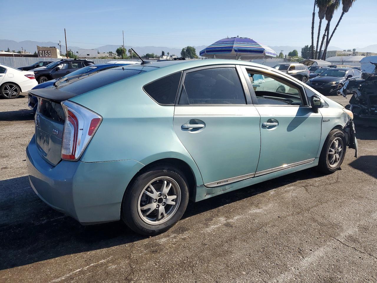 2012 Toyota Prius Three - Image 3