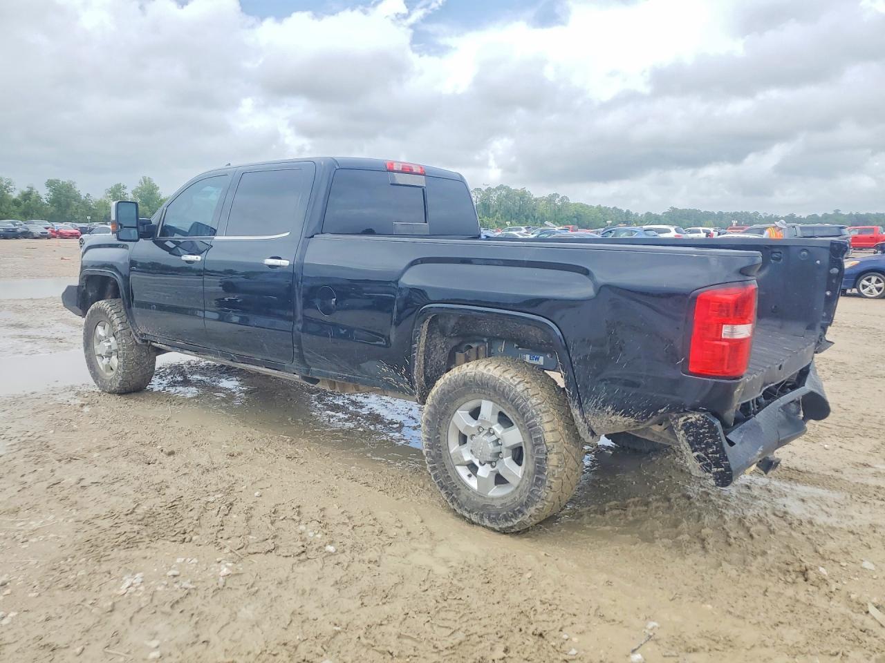 2015 GMC Sierra K3500 Denali - Image 2