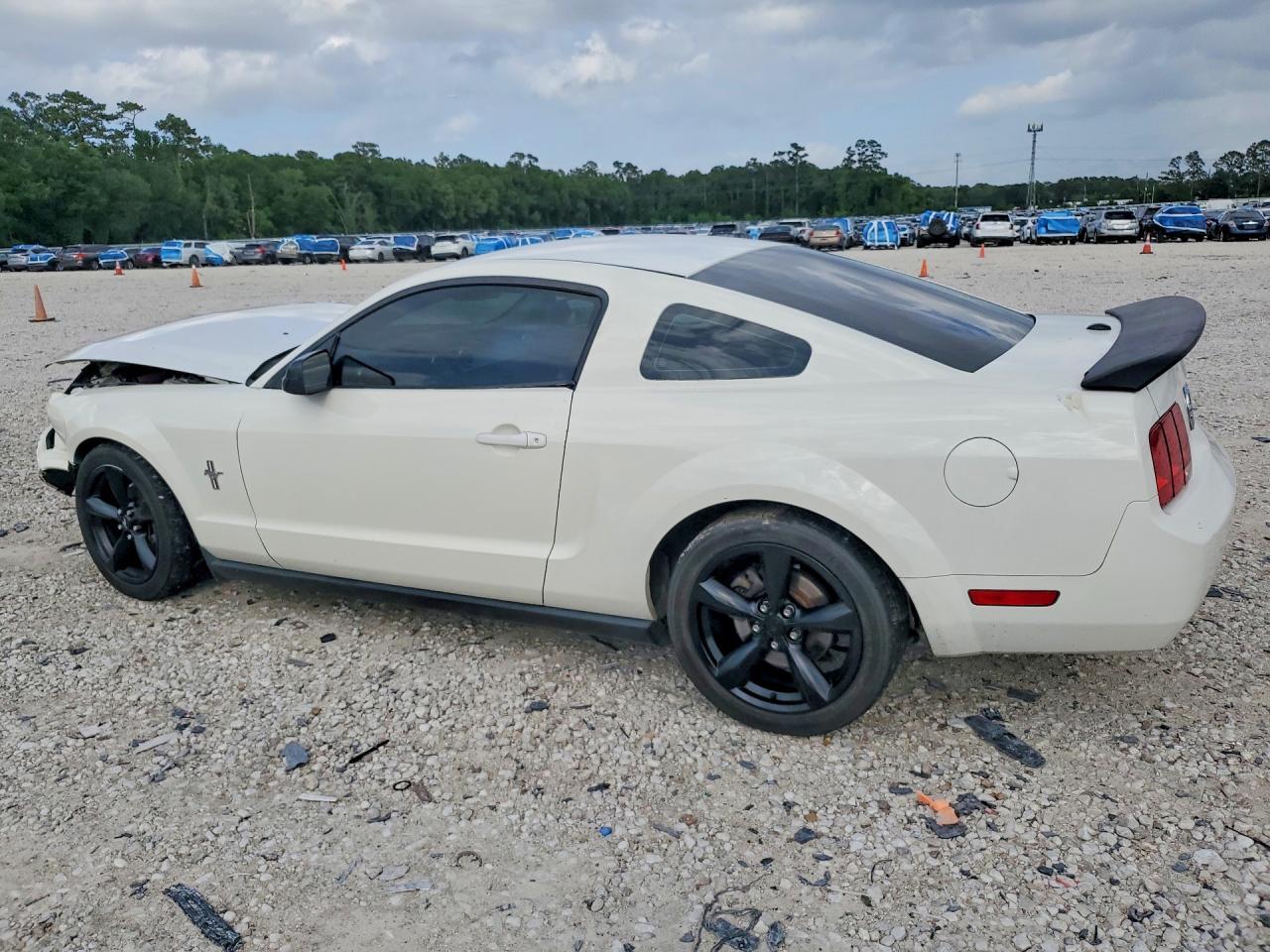 2008 Ford Mustang - Image 2