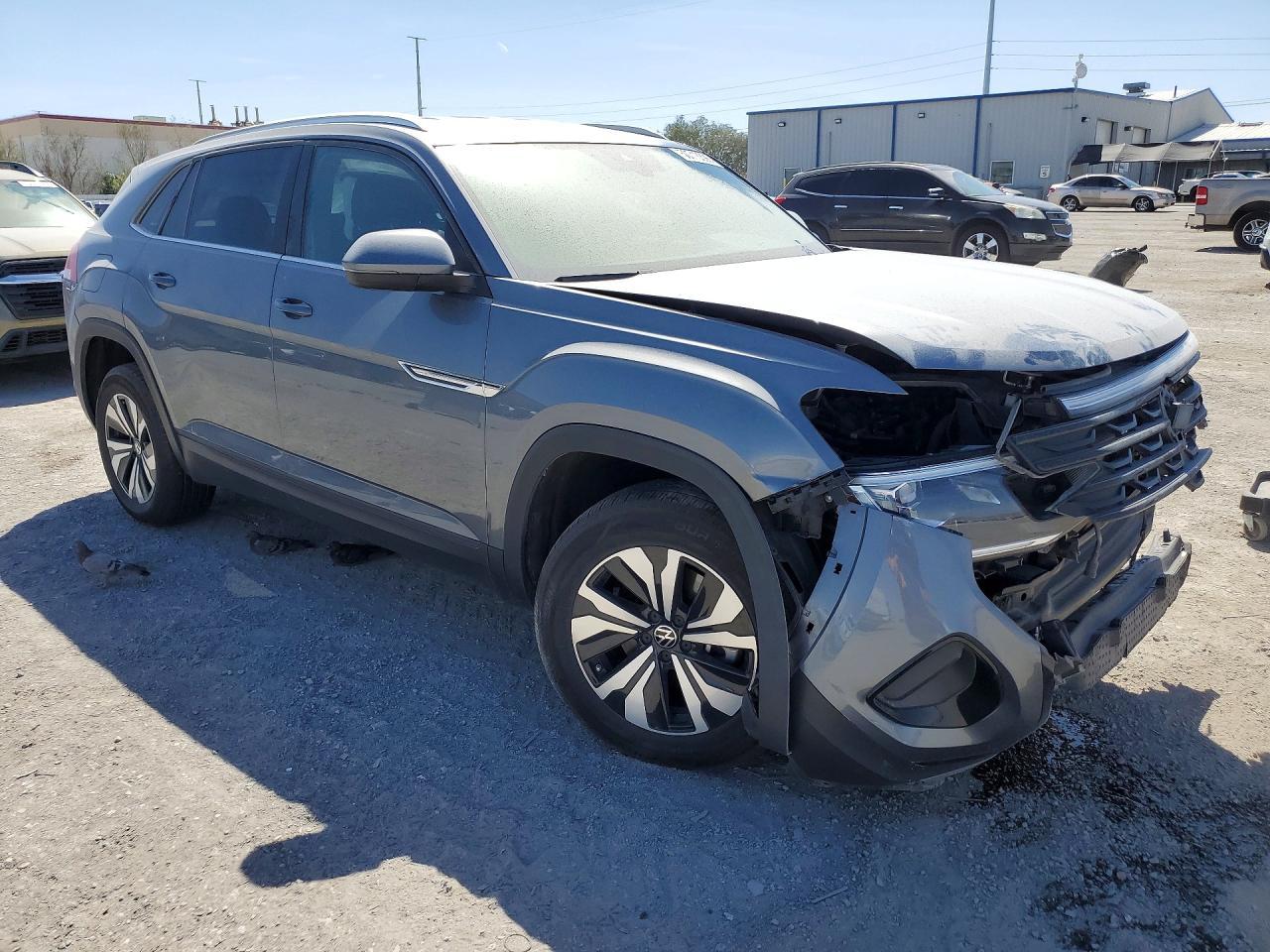 2024 Volkswagen Atlas Cross Sport Sel Premium R-Line - Image 4