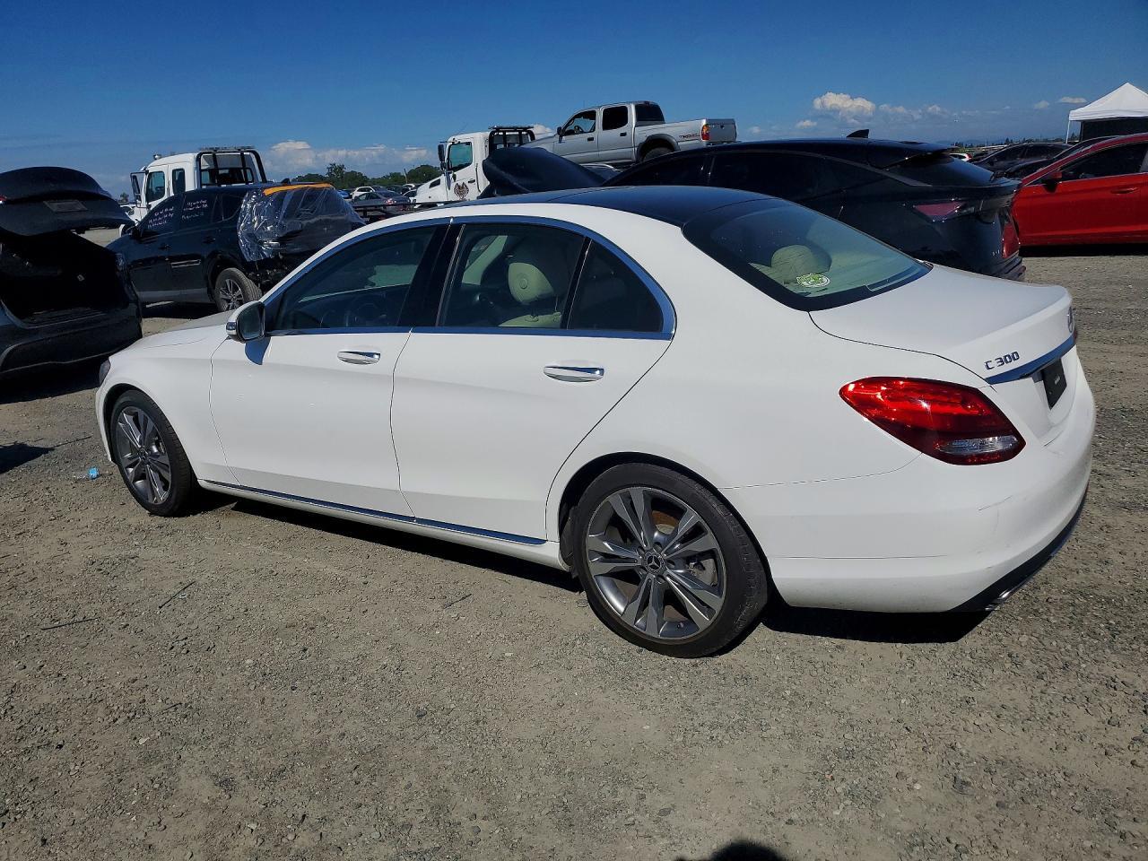 2017 Mercedes-Benz C 300 - Фото 2