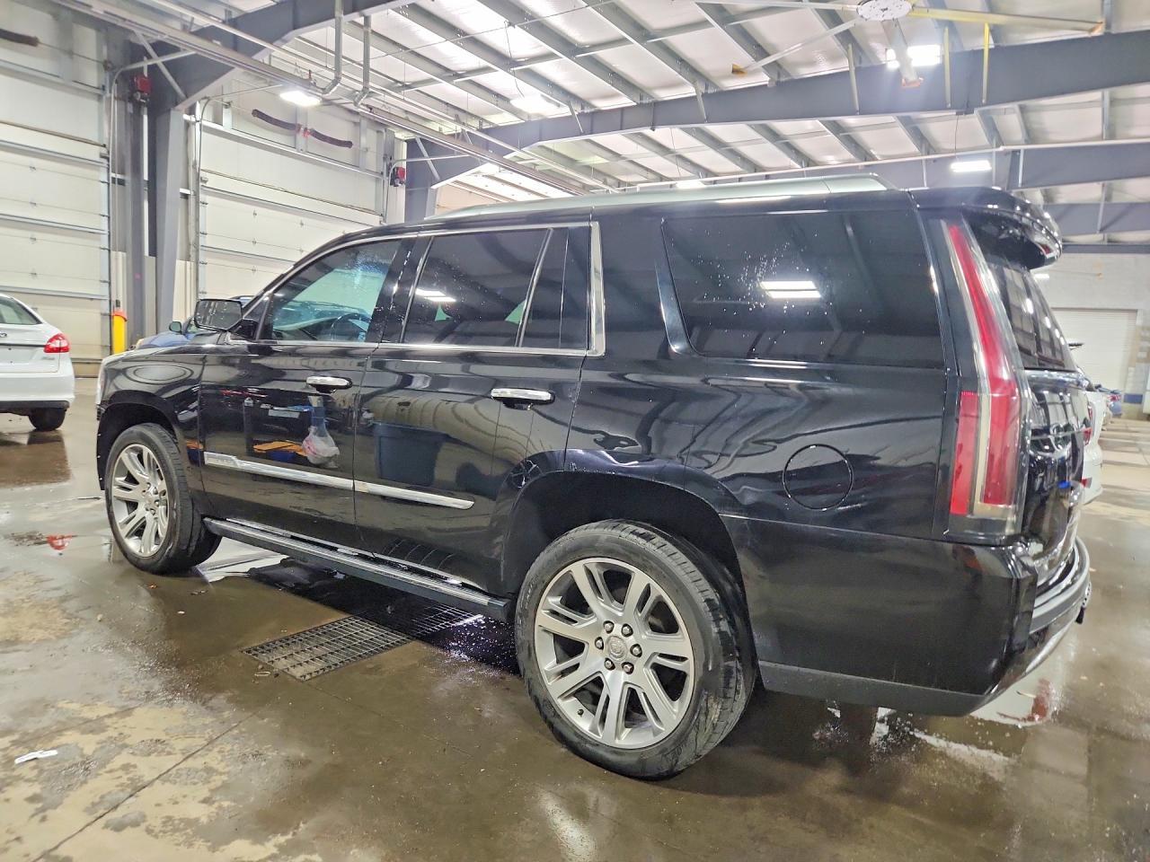 2015 Cadillac Escalade Premium - Фото 2