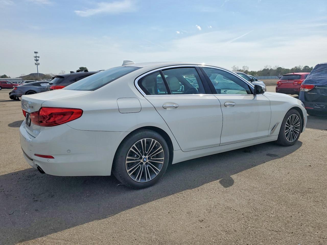 2017 BMW 530 Xi - Фото 3