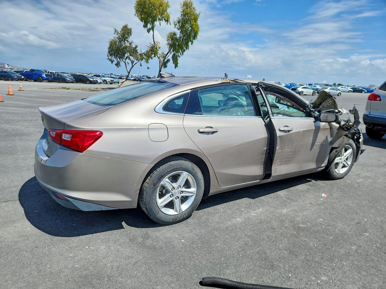 2023 Chevrolet Malibu Ls - Фото 3