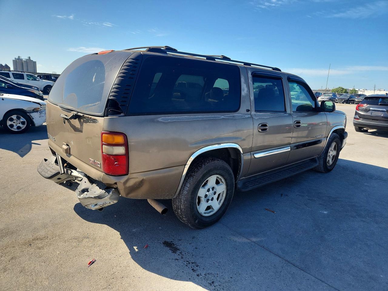 2003 GMC Yukon Xl C1500 - Фото 3