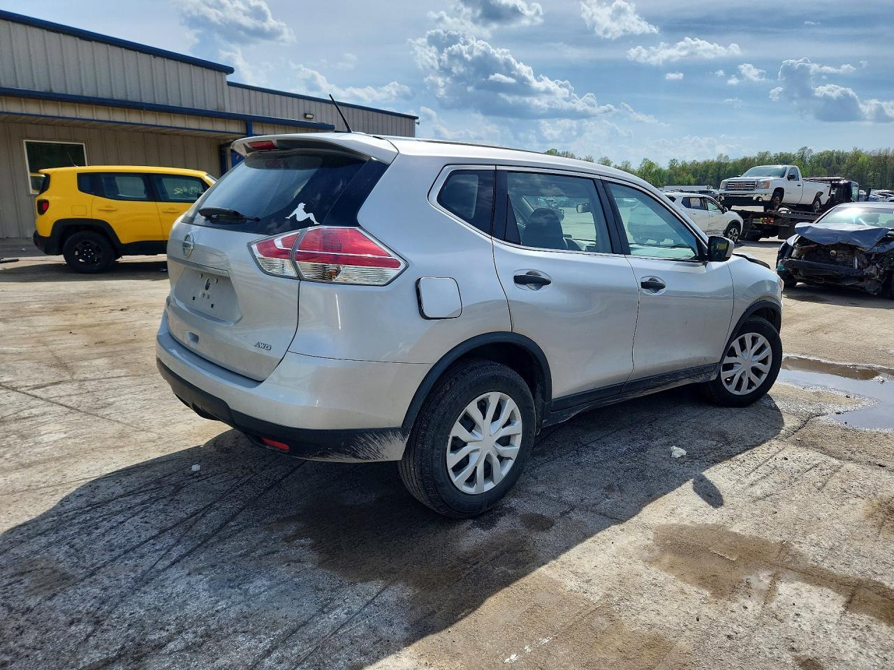 2016 Nissan Rogue S - Фото 3