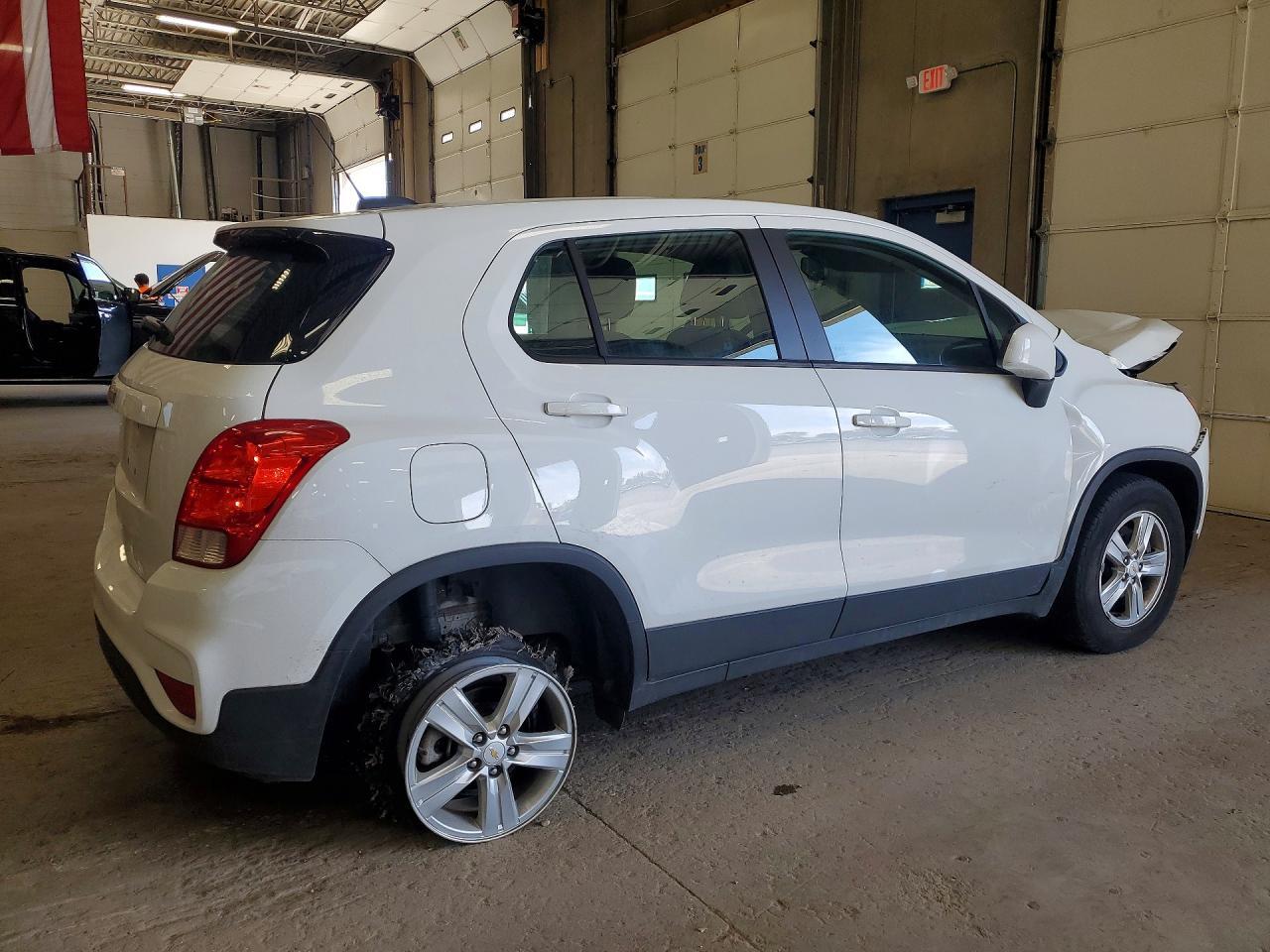 2018 Chevrolet Trax Ls - Image 3